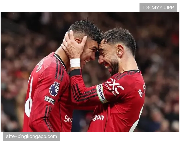 曼联阿莫林启用3-4-2-1阵型 双前腰压制边后卫战术成型